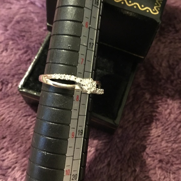 Designer Vintage 10K White Gold Natural Diamond Ring- - Picture 9 of 16